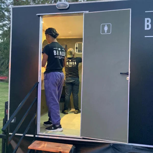 BAINUA-Baños moviles_limpieza