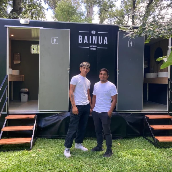 BAINUA-Baños moviles_limpieza2