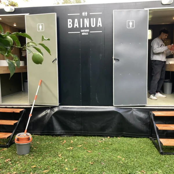 BAINUA-Baños moviles_limpieza5
